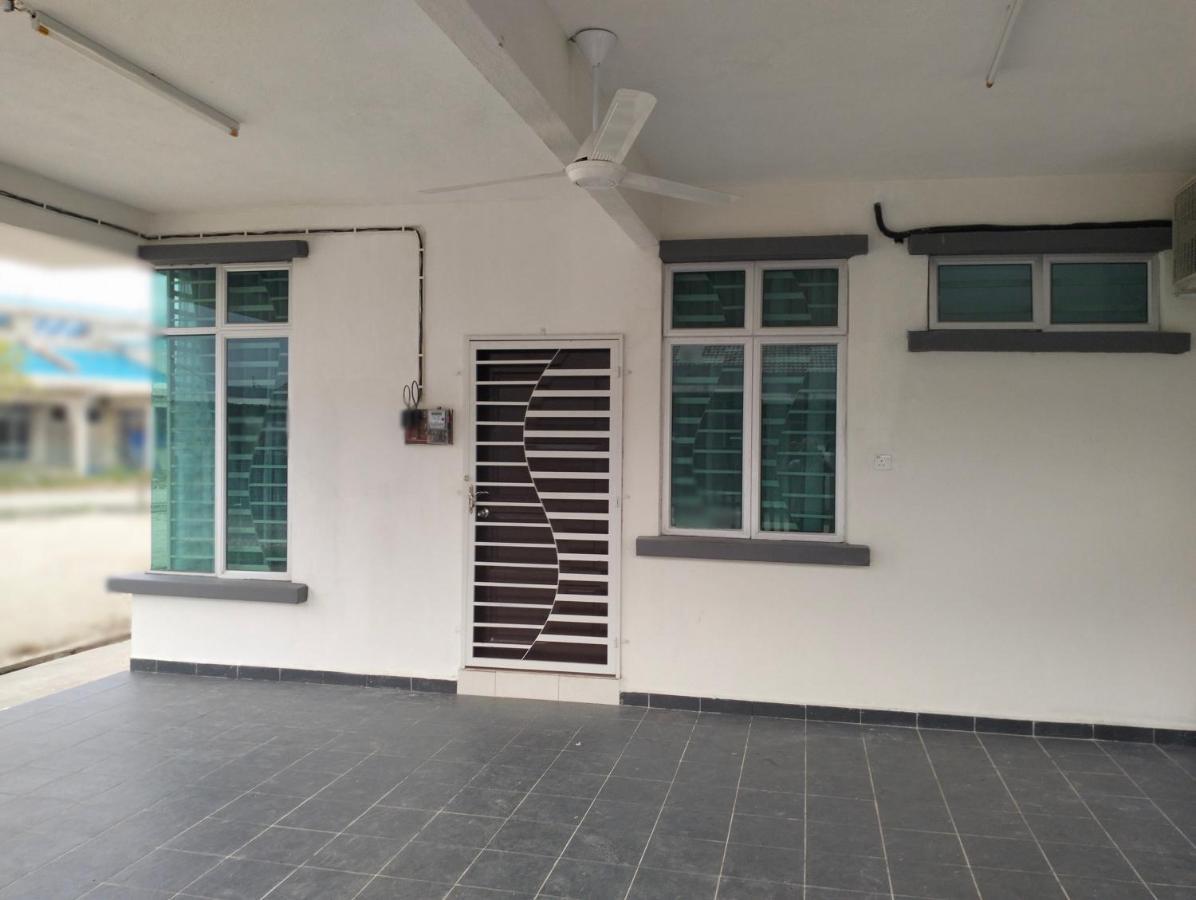 D'Sara Homestay Fully Furnished 3 Bedrooms All Aircond 2 Miles Centre Chukai Экстерьер фото