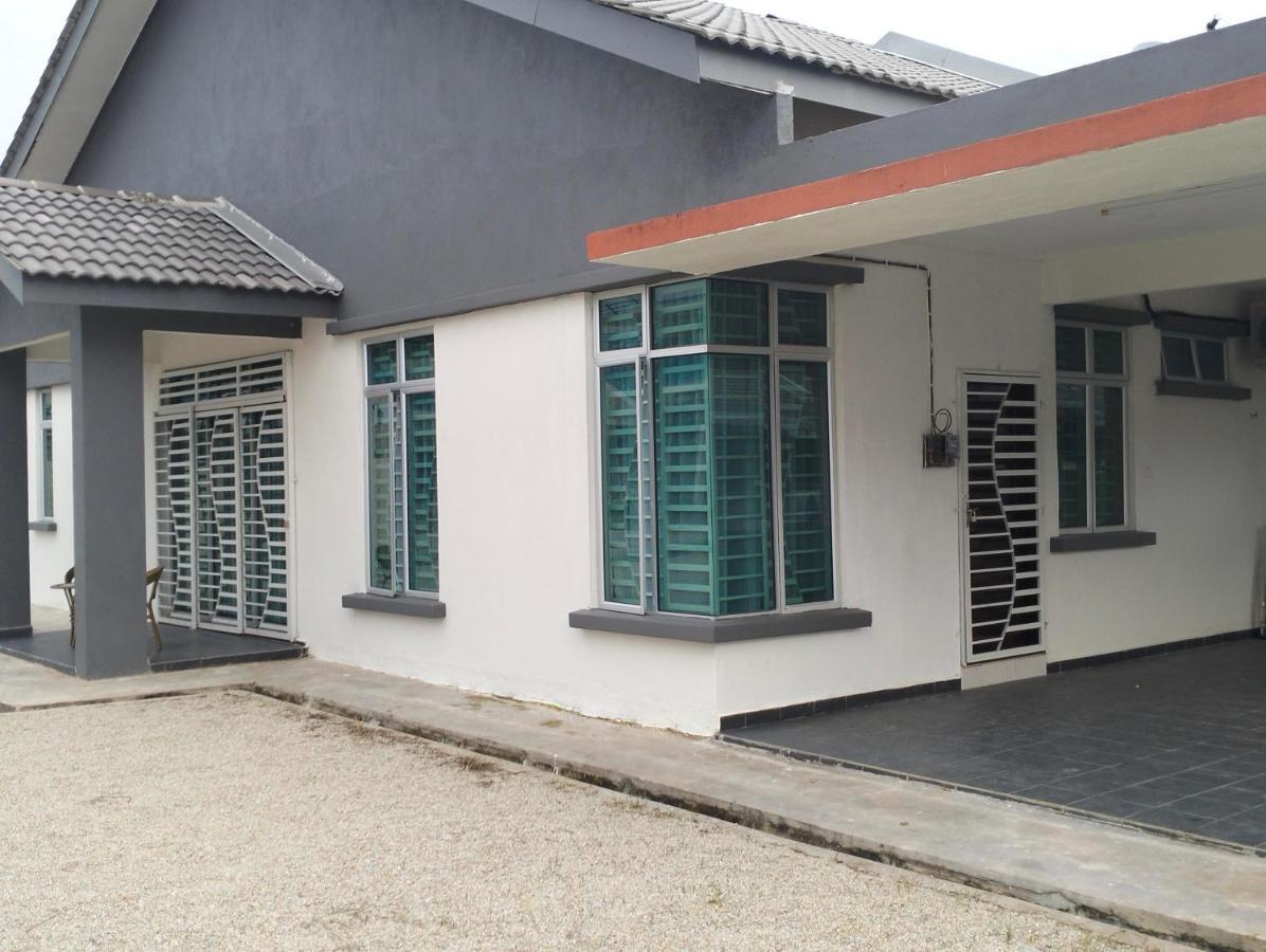 D'Sara Homestay Fully Furnished 3 Bedrooms All Aircond 2 Miles Centre Chukai Экстерьер фото