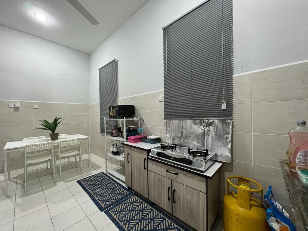 D'Sara Homestay Fully Furnished 3 Bedrooms All Aircond 2 Miles Centre Chukai Экстерьер фото