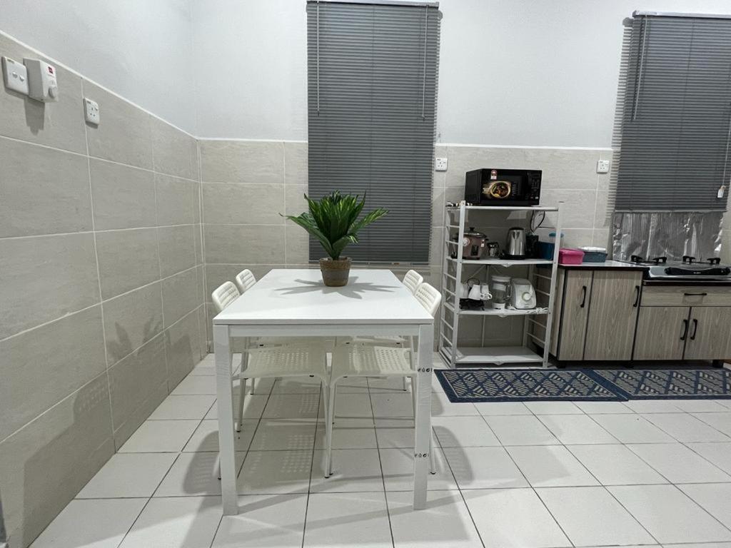 D'Sara Homestay Fully Furnished 3 Bedrooms All Aircond 2 Miles Centre Chukai Экстерьер фото