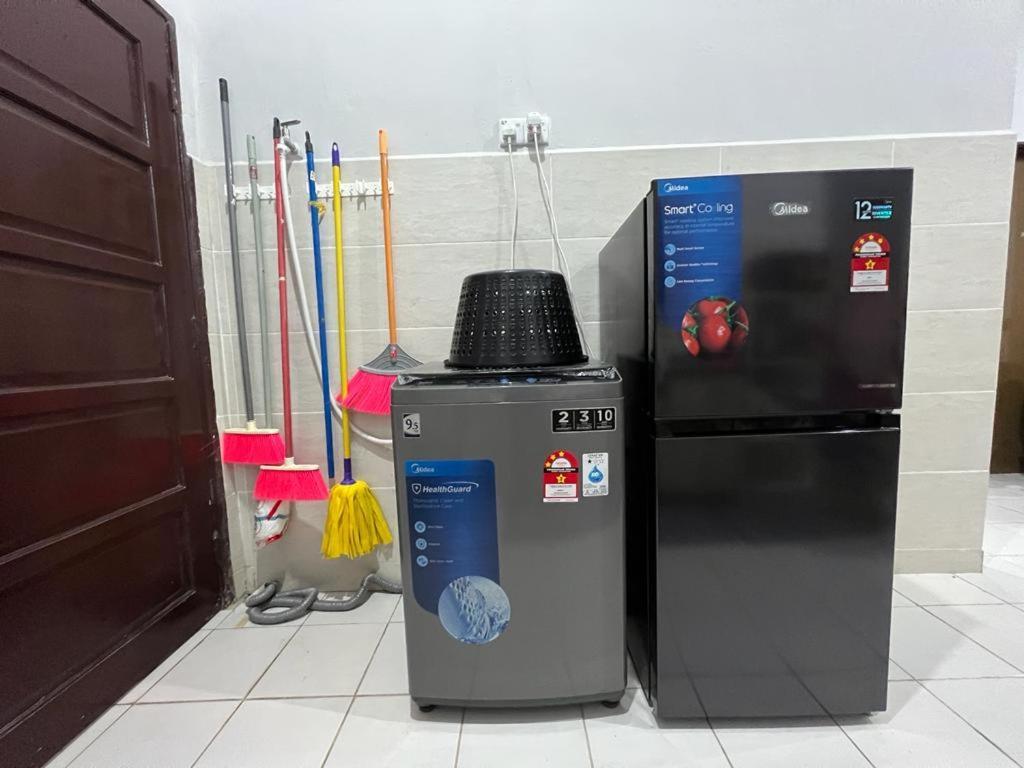 D'Sara Homestay Fully Furnished 3 Bedrooms All Aircond 2 Miles Centre Chukai Экстерьер фото