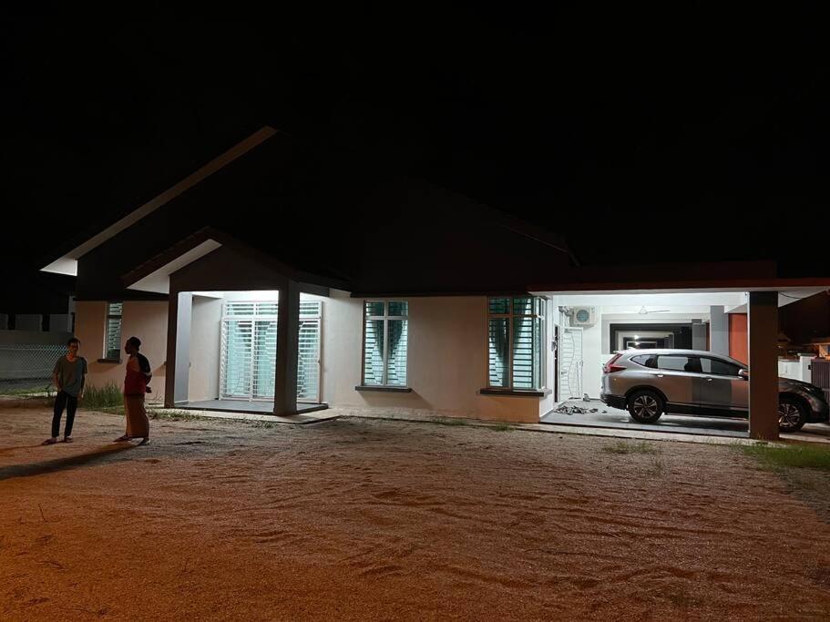D'Sara Homestay Fully Furnished 3 Bedrooms All Aircond 2 Miles Centre Chukai Экстерьер фото