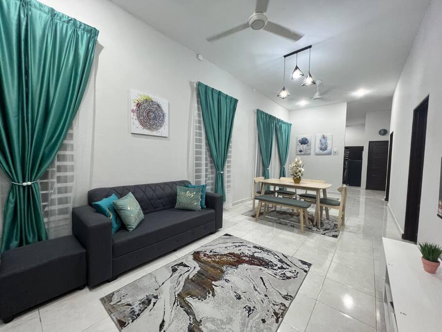 D'Sara Homestay Fully Furnished 3 Bedrooms All Aircond 2 Miles Centre Chukai Экстерьер фото