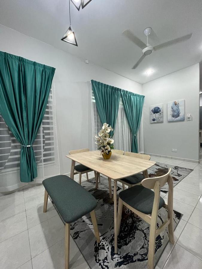 D'Sara Homestay Fully Furnished 3 Bedrooms All Aircond 2 Miles Centre Chukai Экстерьер фото