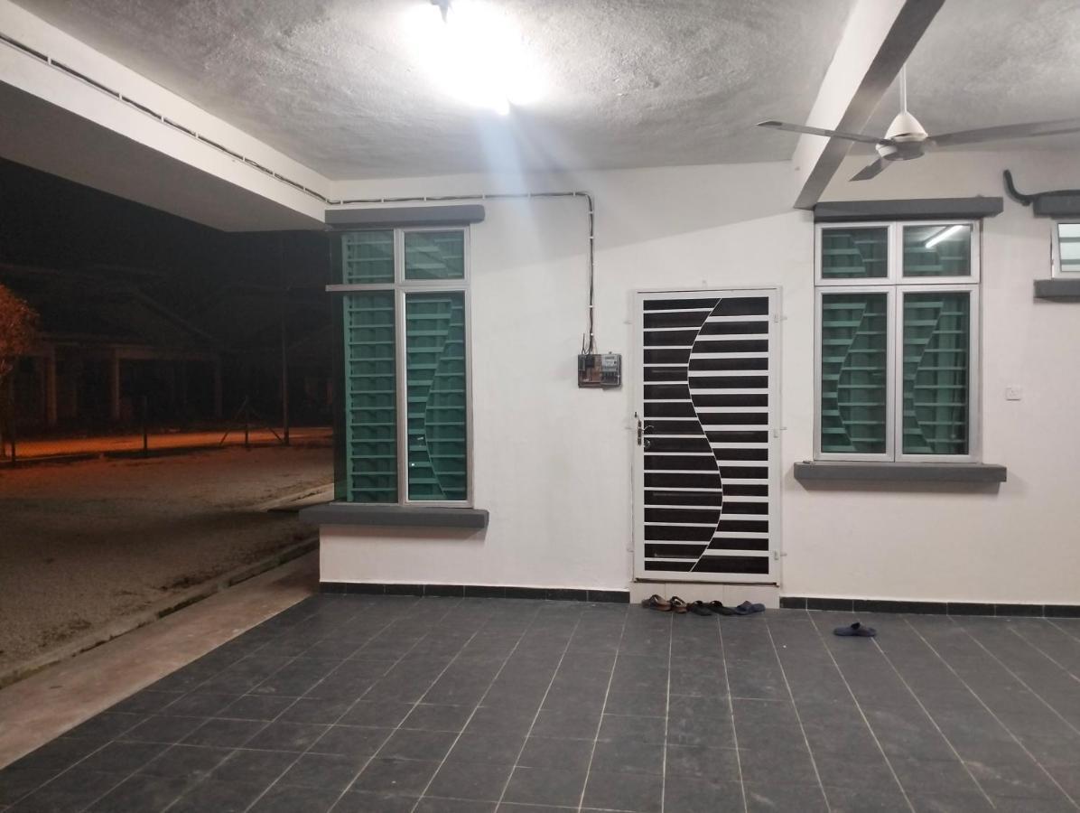 D'Sara Homestay Fully Furnished 3 Bedrooms All Aircond 2 Miles Centre Chukai Экстерьер фото