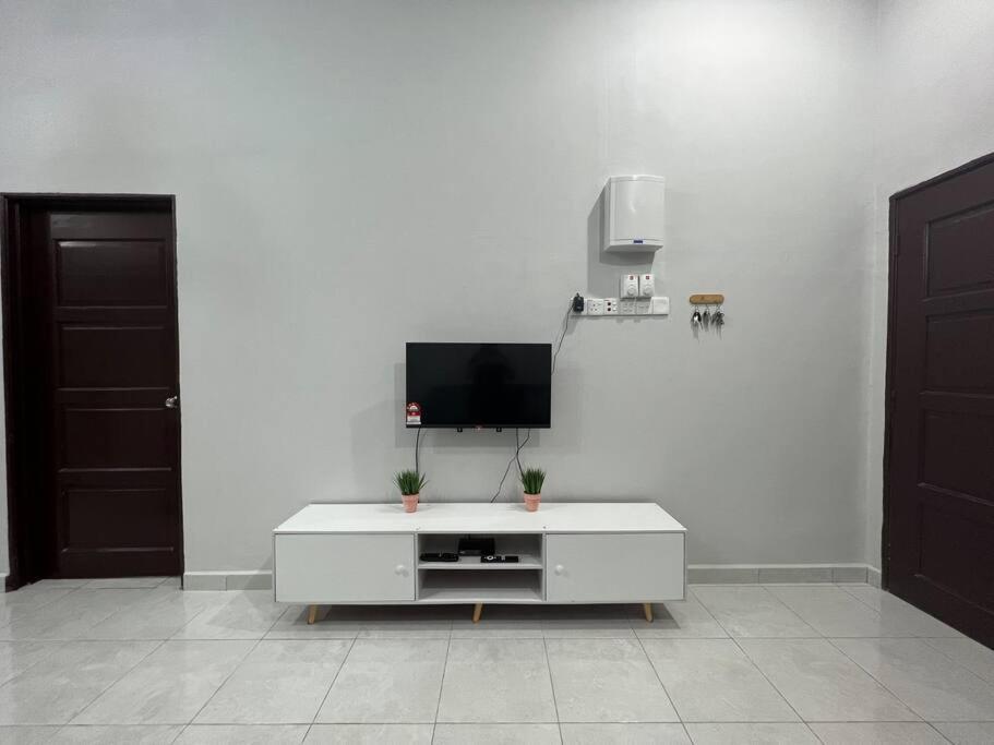 D'Sara Homestay Fully Furnished 3 Bedrooms All Aircond 2 Miles Centre Chukai Экстерьер фото