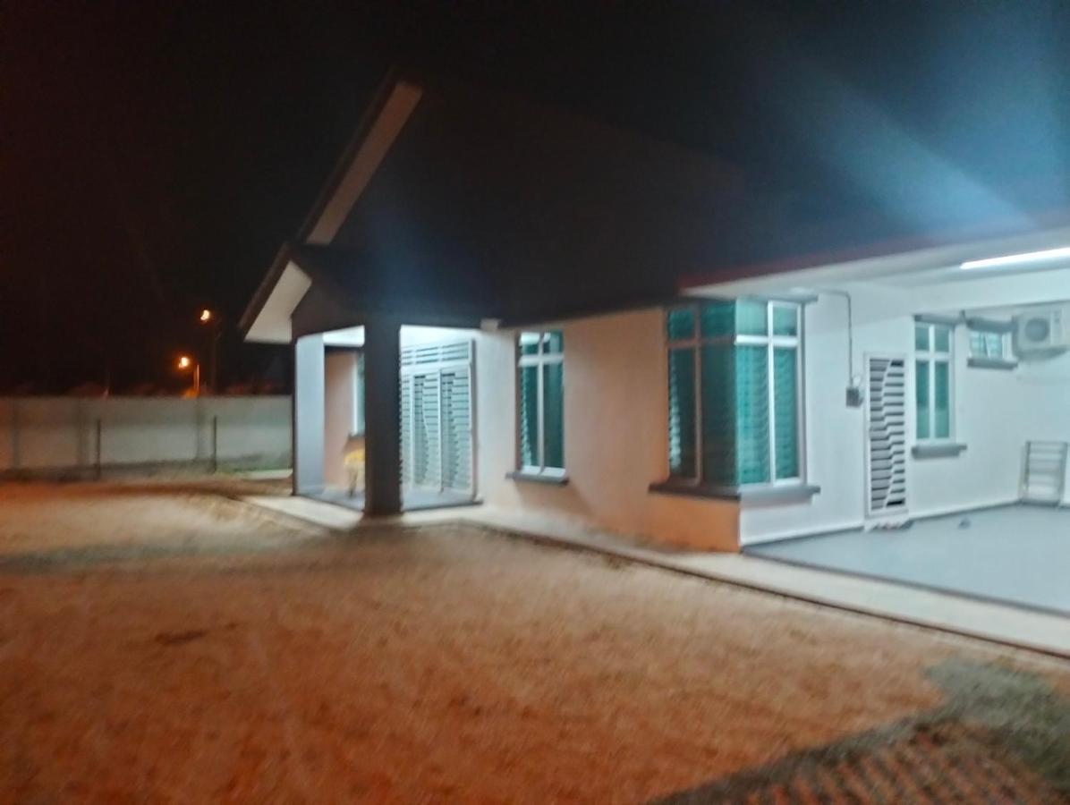 D'Sara Homestay Fully Furnished 3 Bedrooms All Aircond 2 Miles Centre Chukai Экстерьер фото