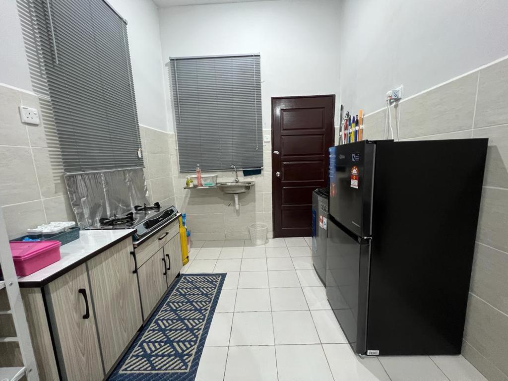D'Sara Homestay Fully Furnished 3 Bedrooms All Aircond 2 Miles Centre Chukai Экстерьер фото