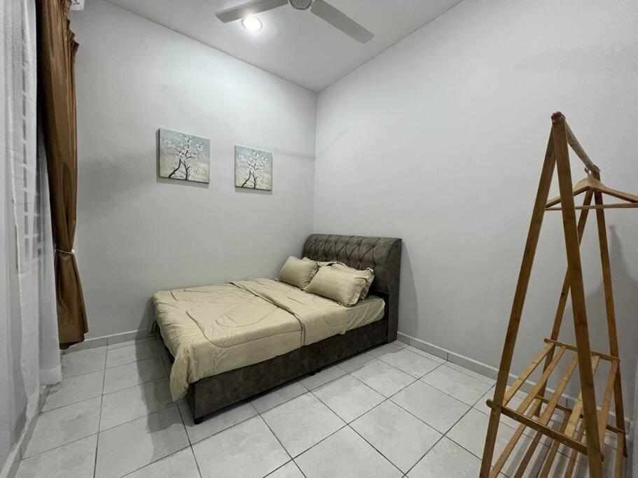 D'Sara Homestay Fully Furnished 3 Bedrooms All Aircond 2 Miles Centre Chukai Экстерьер фото