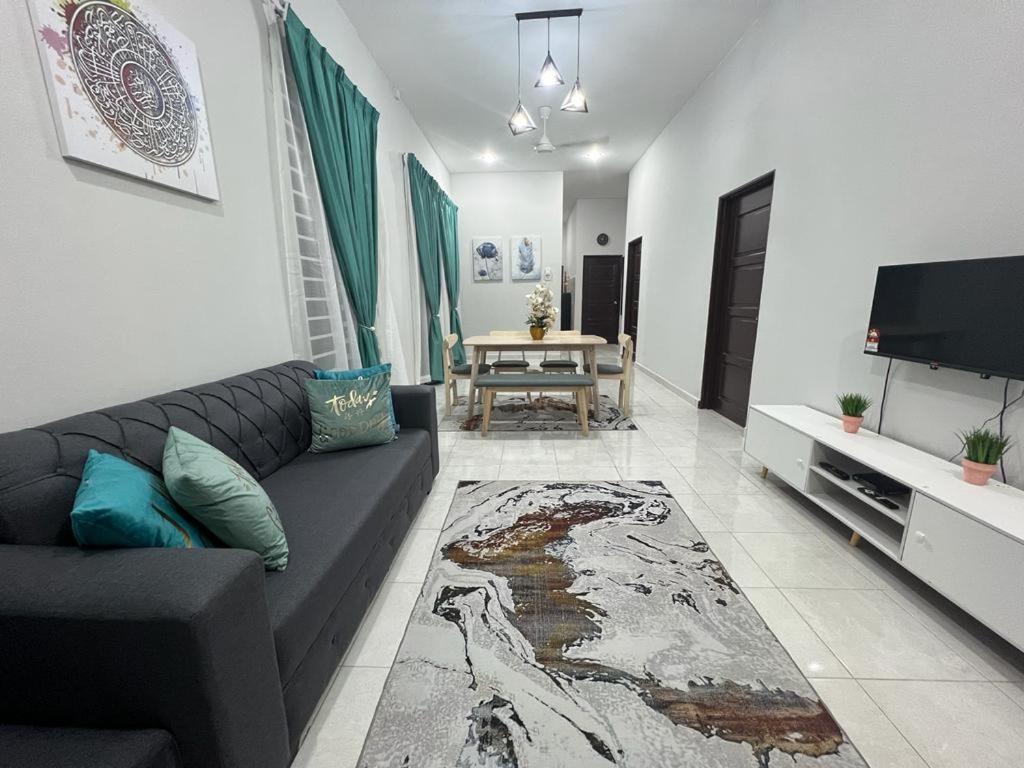 D'Sara Homestay Fully Furnished 3 Bedrooms All Aircond 2 Miles Centre Chukai Экстерьер фото