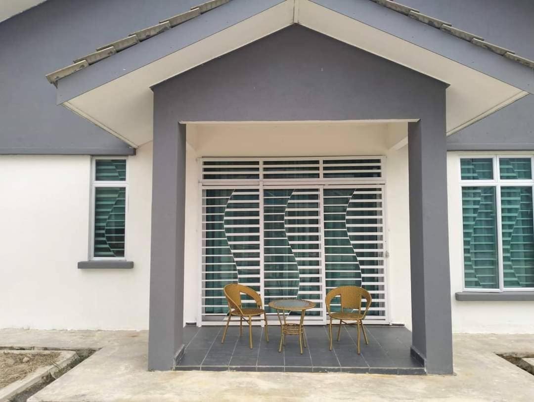 D'Sara Homestay Fully Furnished 3 Bedrooms All Aircond 2 Miles Centre Chukai Экстерьер фото