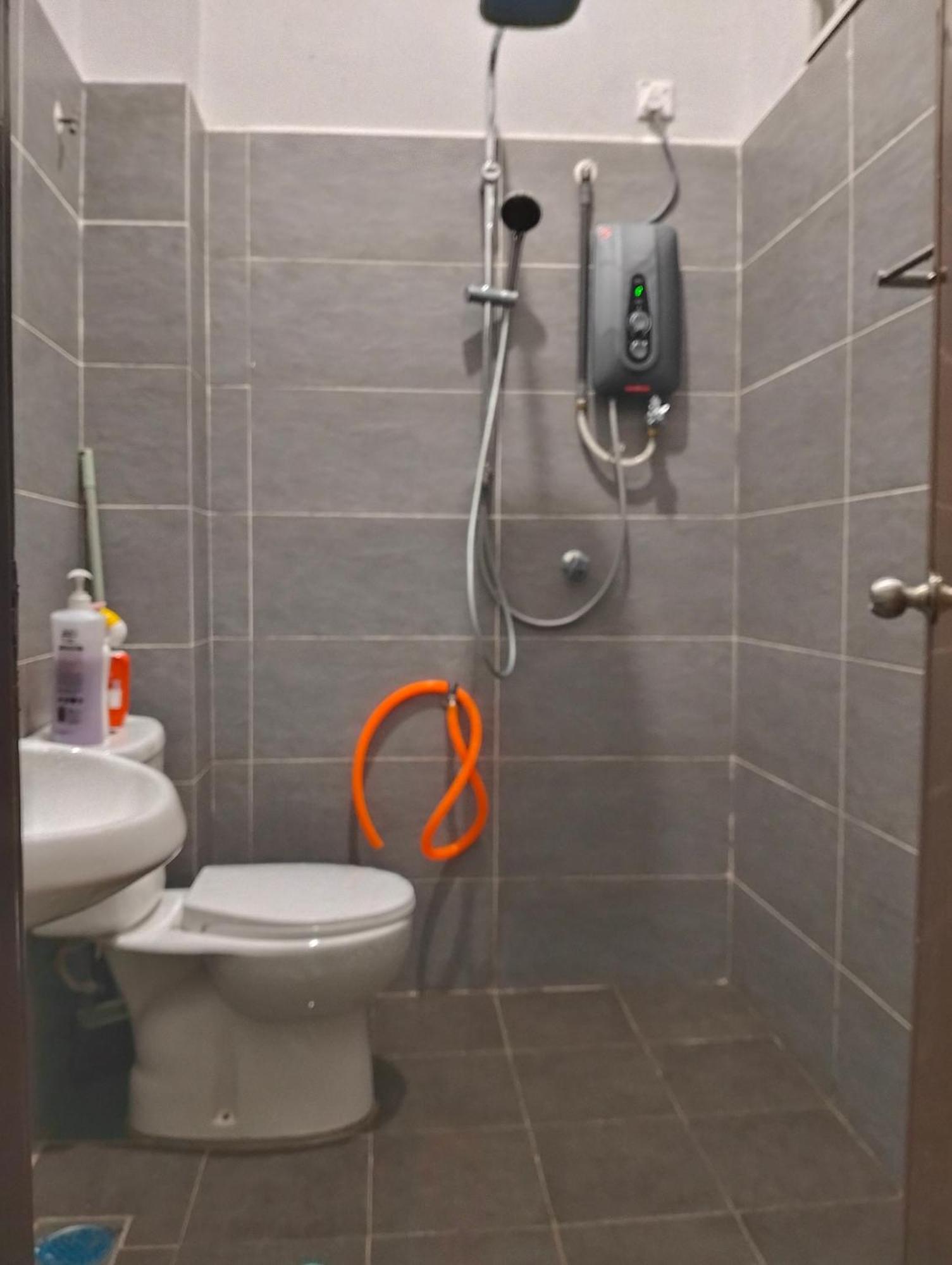 D'Sara Homestay Fully Furnished 3 Bedrooms All Aircond 2 Miles Centre Chukai Экстерьер фото