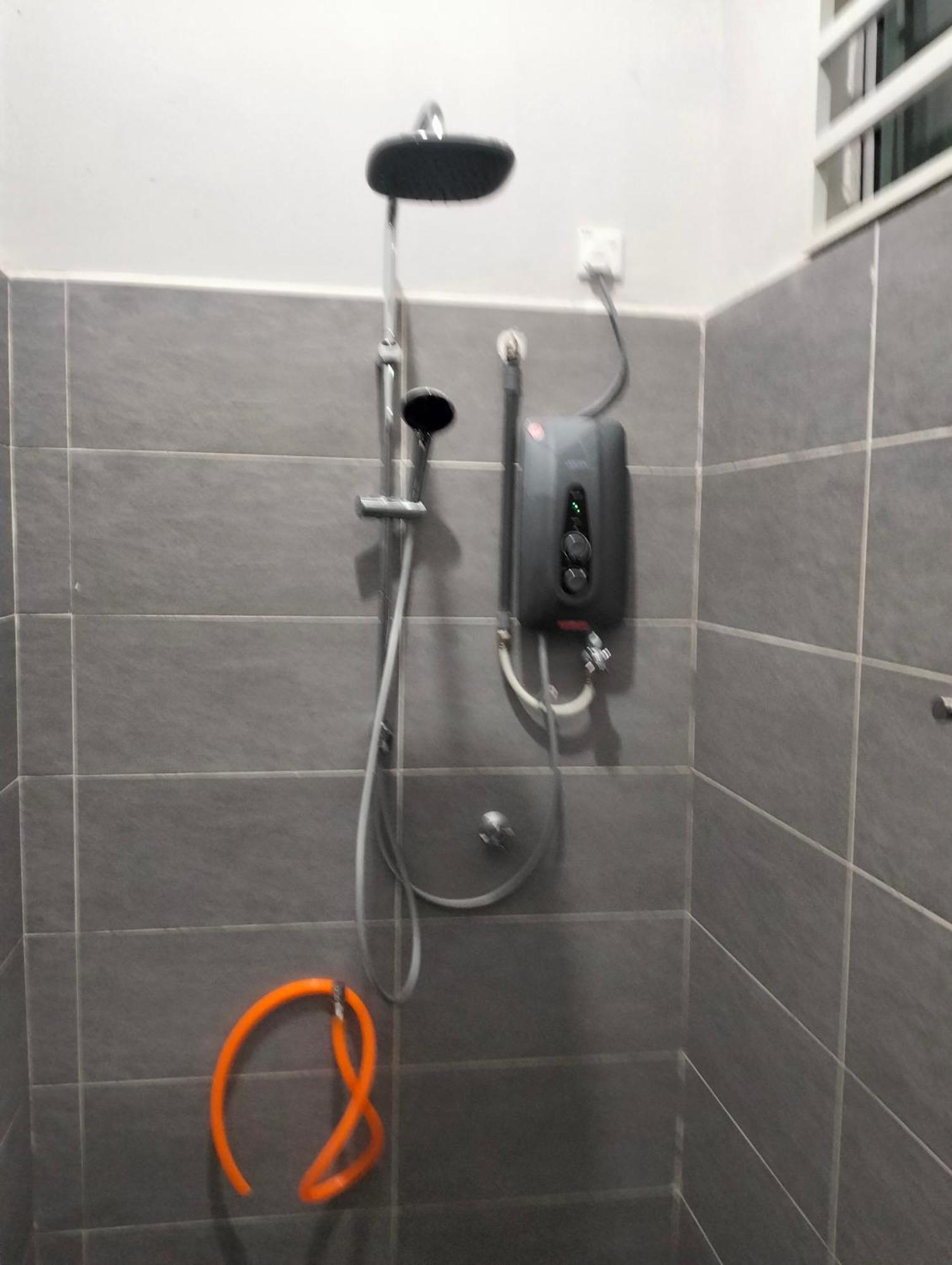 D'Sara Homestay Fully Furnished 3 Bedrooms All Aircond 2 Miles Centre Chukai Экстерьер фото